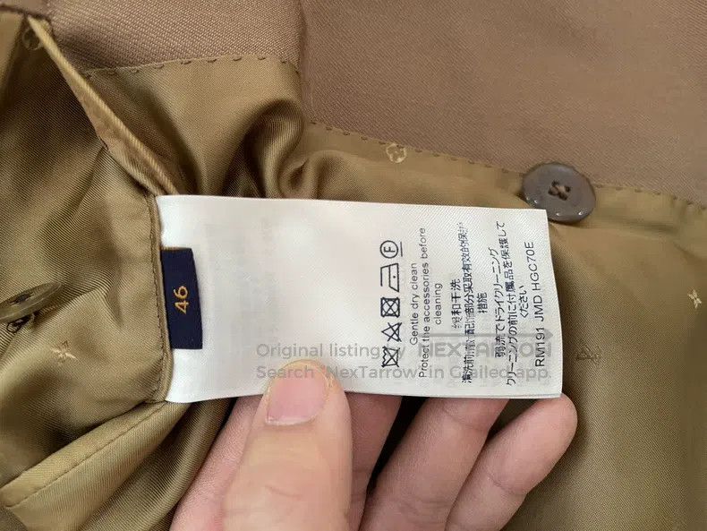 Louis Vuitton Louis Vuitton Lined with silk full logo coat Size US S / EU 44-46 / 1 - 5 Thumbnail