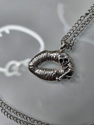 Vintage Skeleton and Lips Pendant Chain Necklace Size ONE SIZE - 6 Thumbnail