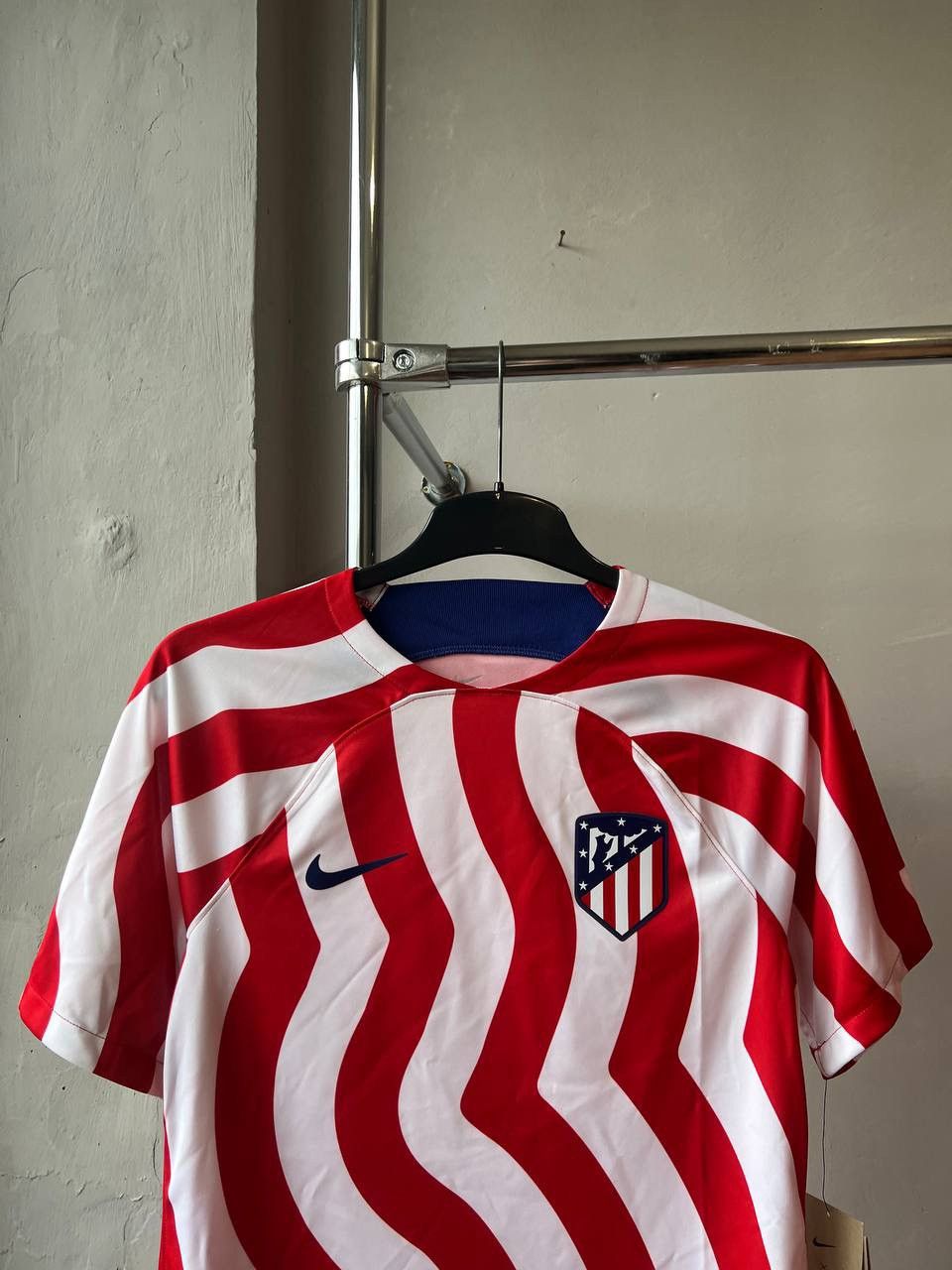Nike MEW! 2022/23 ATLETICO MADRID HOME SOCCER JERSEY SHIRT NIKE S Size US S / EU 44-46 / 1 - 4 Thumbnail