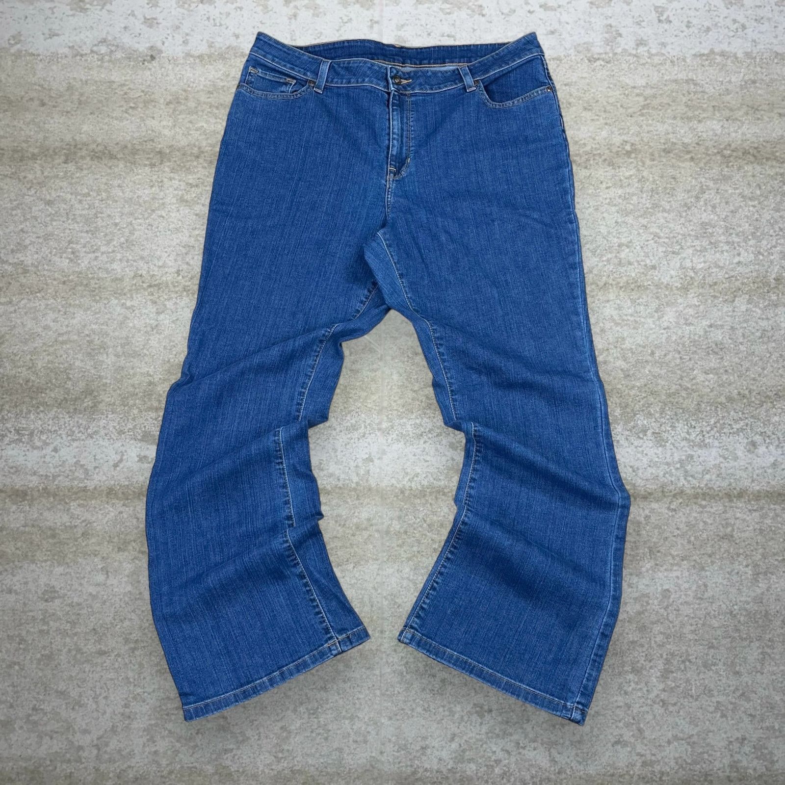 L.L. Bean Vintage Y2K LL Bean Jeans Womens 18 Flared Medium Wash Denim Size 40" / US 18 - 2 Thumbnail