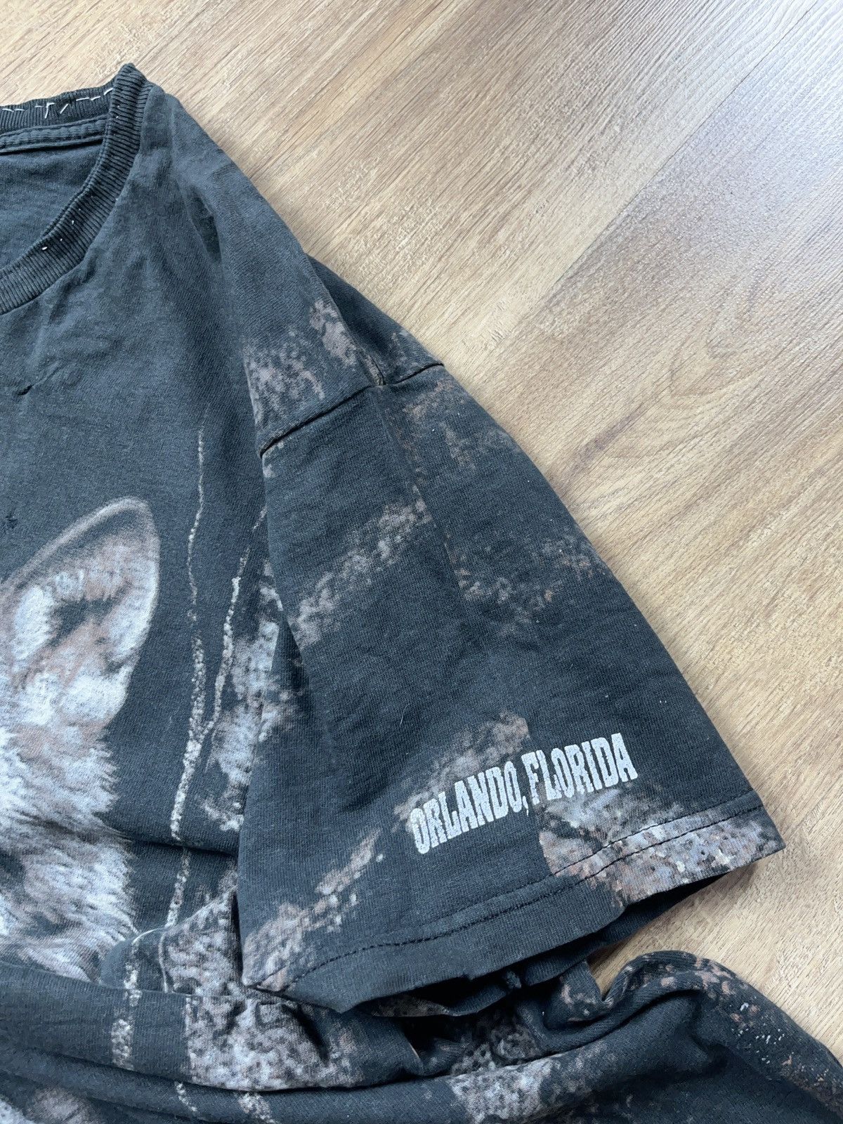 Vintage ➕ Vintage y2k trashed wolf animal t-shirt aop distressed Size US L / EU 52-54 / 3 - 9 Thumbnail