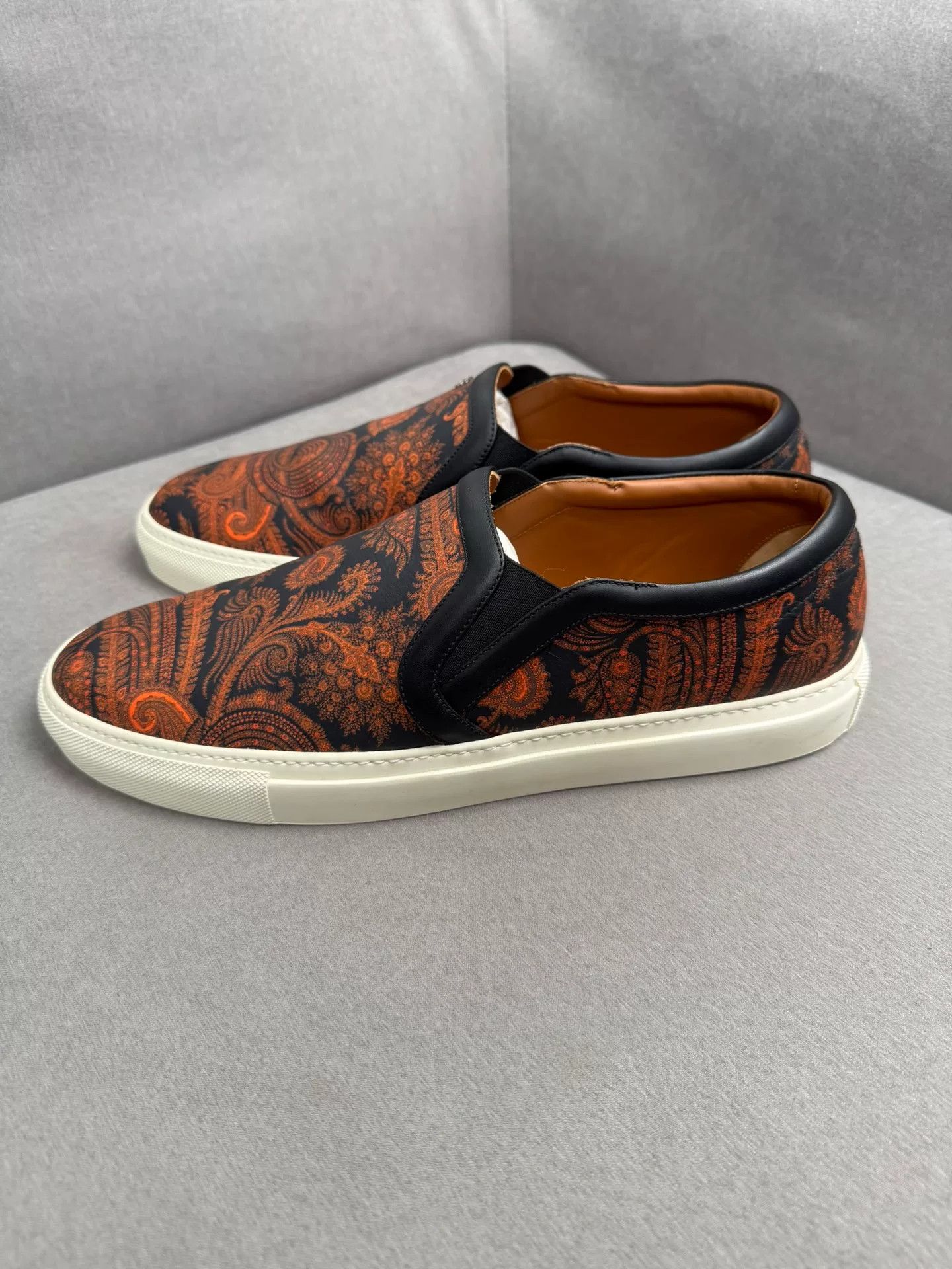 Givenchy Givenchy Graffiti Sneakers Size US 11 / EU 44 - 1 Thumbnail
