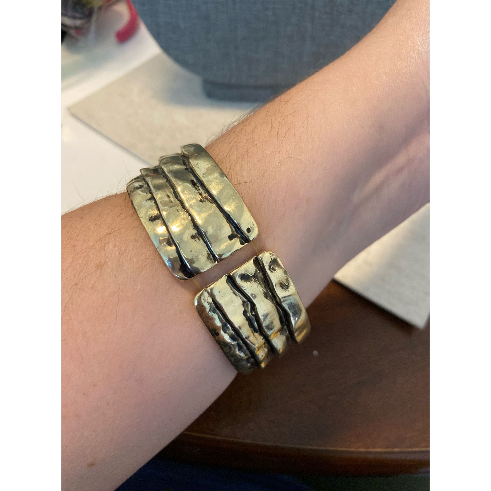 Other cuff bracelet Repaired Gold tone textured Size ONE SIZE - 3 Thumbnail