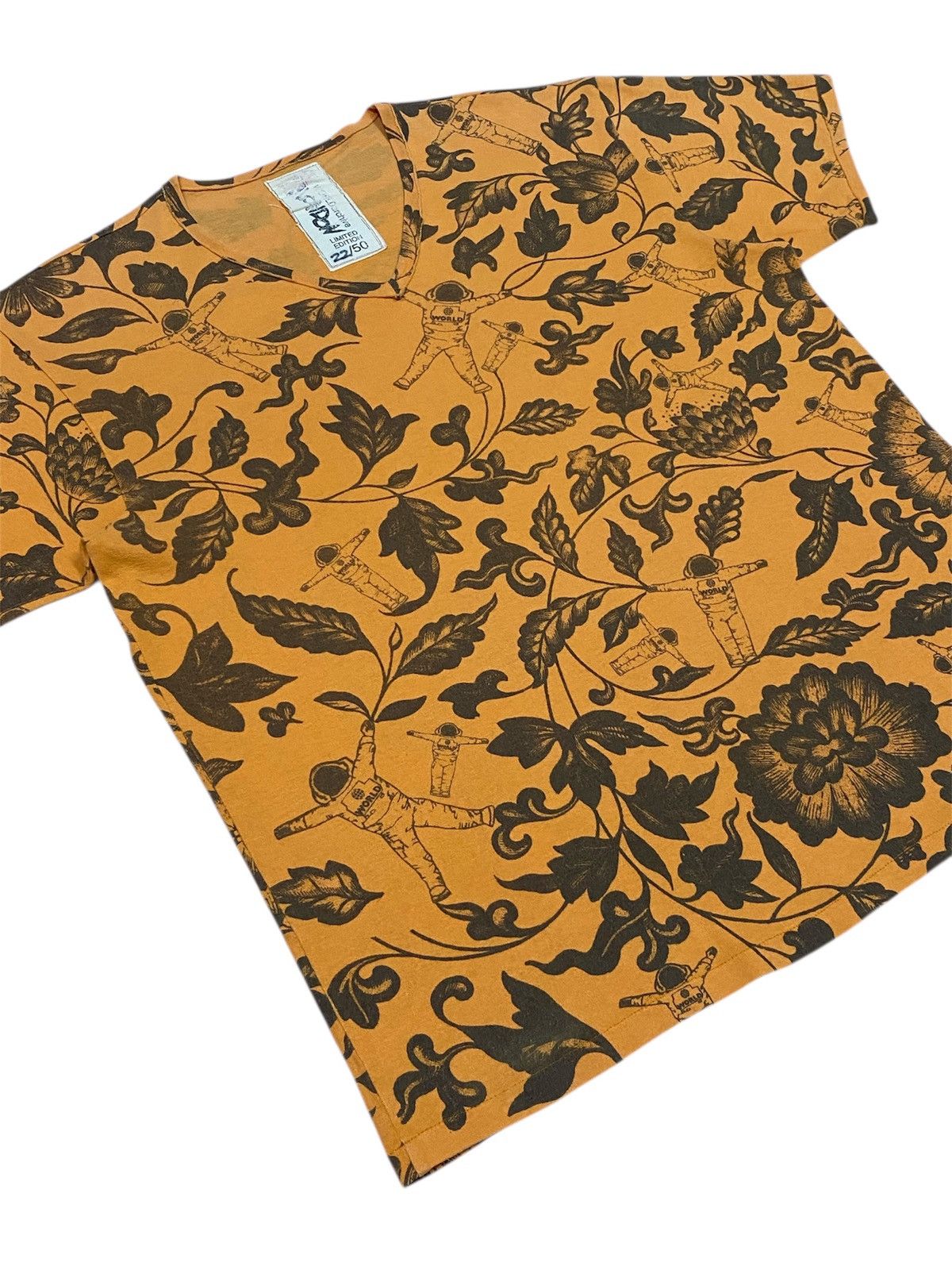 Comme des Garcons Comme Des Garçons“WORLD ARCHIVE LANDON”LIMITED EDITION 22/50 Size US M / EU 48-50 / 2 - 18 Thumbnail