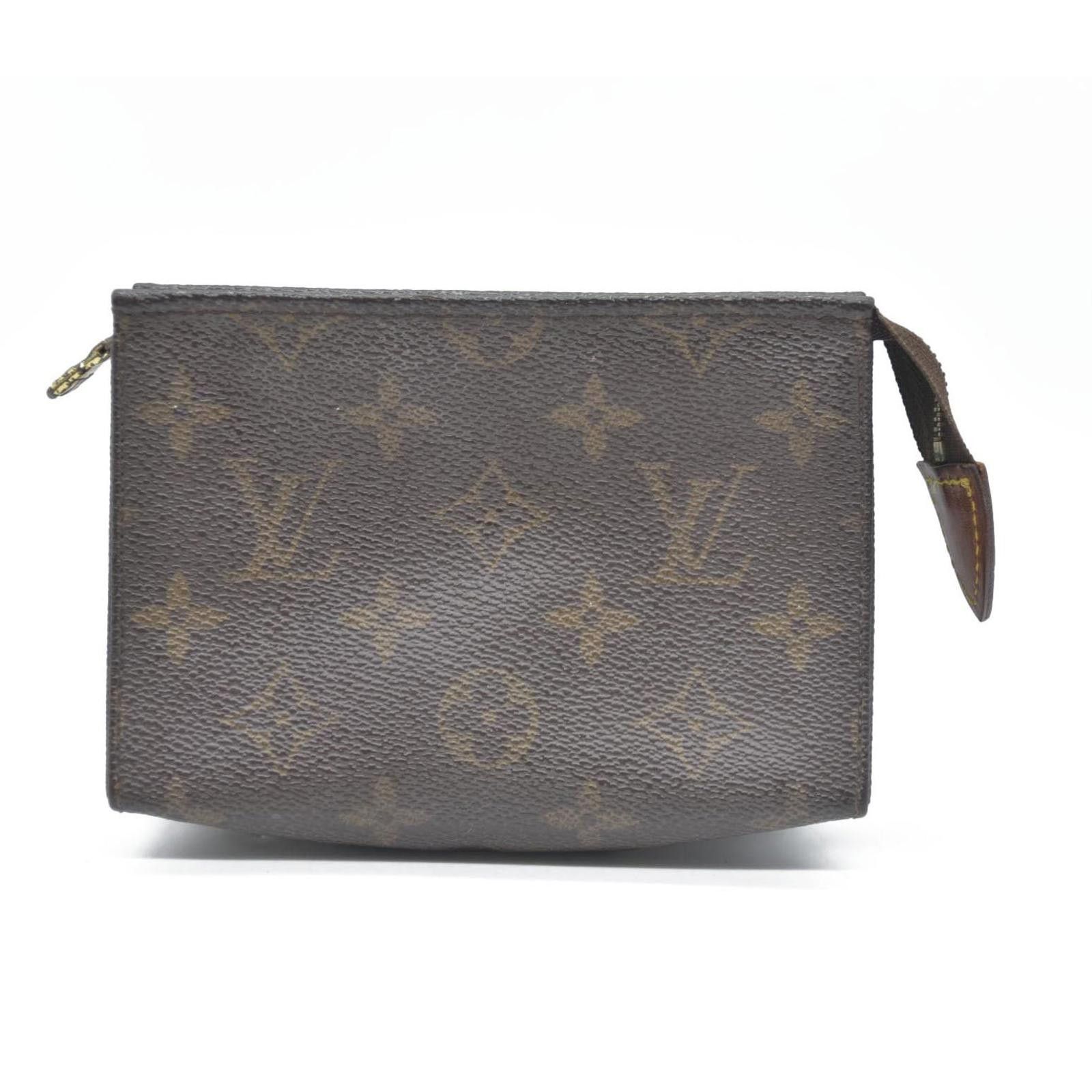 Louis Vuitton Louis Vuitton Monogram Poche Toilette 15 Cosmetics MB0042 Size ONE SIZE - 1 Thumbnail