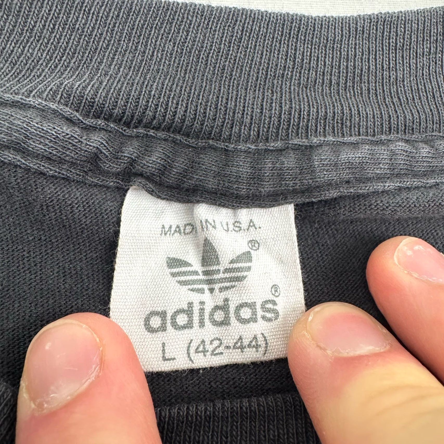 Adidas VINTAGE adidas T-Shirt Men L Black Graphic 80s USA Basketball Shirt Adult Large Regular Fit Mens Size US L / EU 52-54 / 3 - 4 Thumbnail