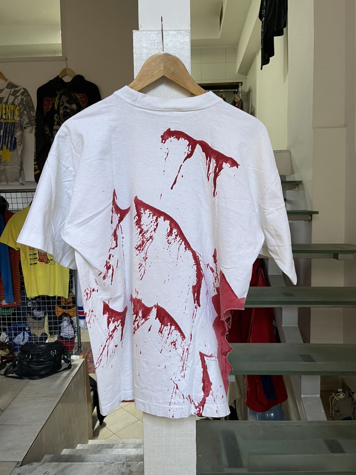 Vintage Vintage Shark bitten t shirt 90s Australia Size US L / EU 52-54 / 3 - 2 Thumbnail