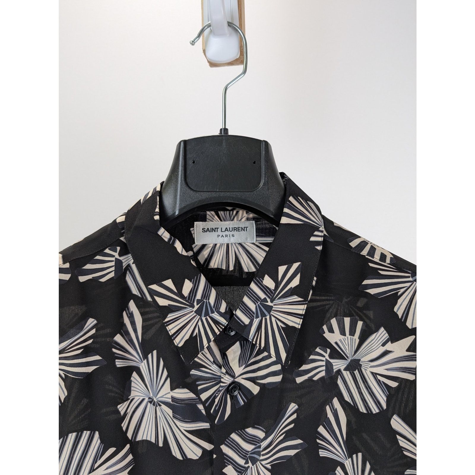 Saint Laurent Paris o1rshd1 Imprime Fleur Origami Half sleeve Shirt in Noir Size US S / EU 44-46 / 1 - 5 Thumbnail