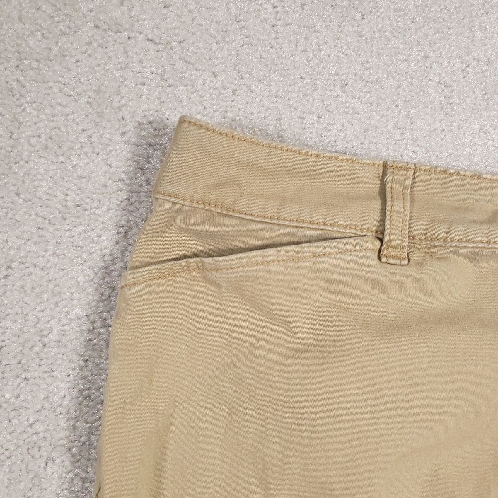 Vintage VINTAGE St. John's Bay Capri Pants Women's 12 Khaki Beige Straight Leg Stretch Size 34" / US 12 / IT 48 - 4 Thumbnail