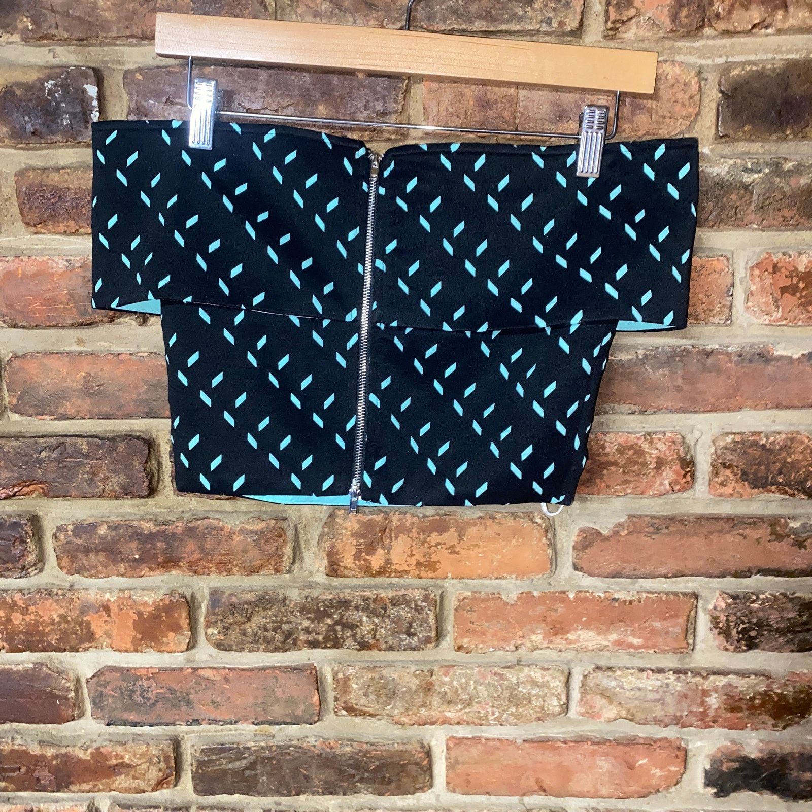 ELLIATT NWT Elliatt Black Teal Printed Off-The-Shoulder Crop Top XS Size XS / US 0-2 / IT 36-38 - 9 Thumbnail