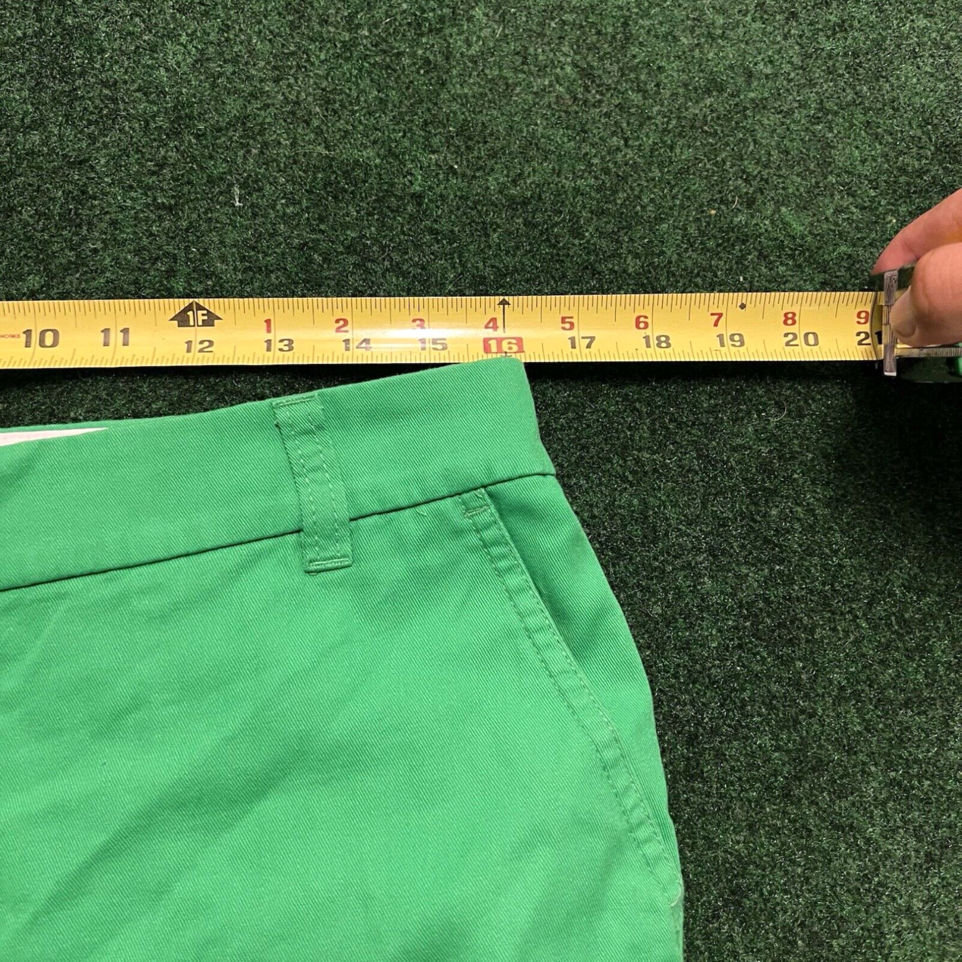 J.Crew J. Crew Chino Shorts Green 4.5" Inseam Size 8 32 In Waist Size 32" / US 10 / IT 46 - 4 Thumbnail