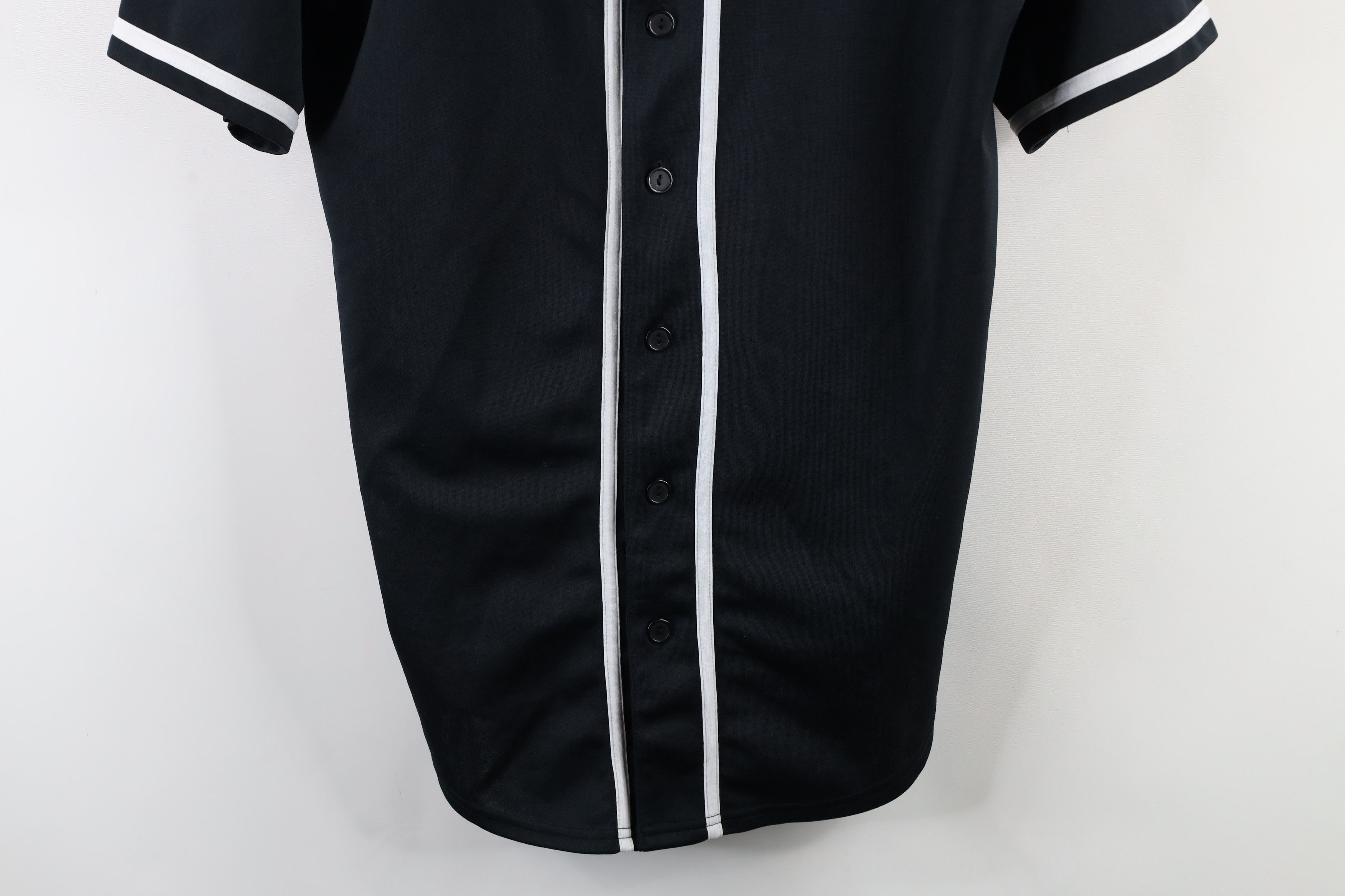 Vintage Streetwear Un Verano Sin Ti Tour Bad Bunny Baseball Jersey Size US L / EU 52-54 / 3 - 3 Thumbnail