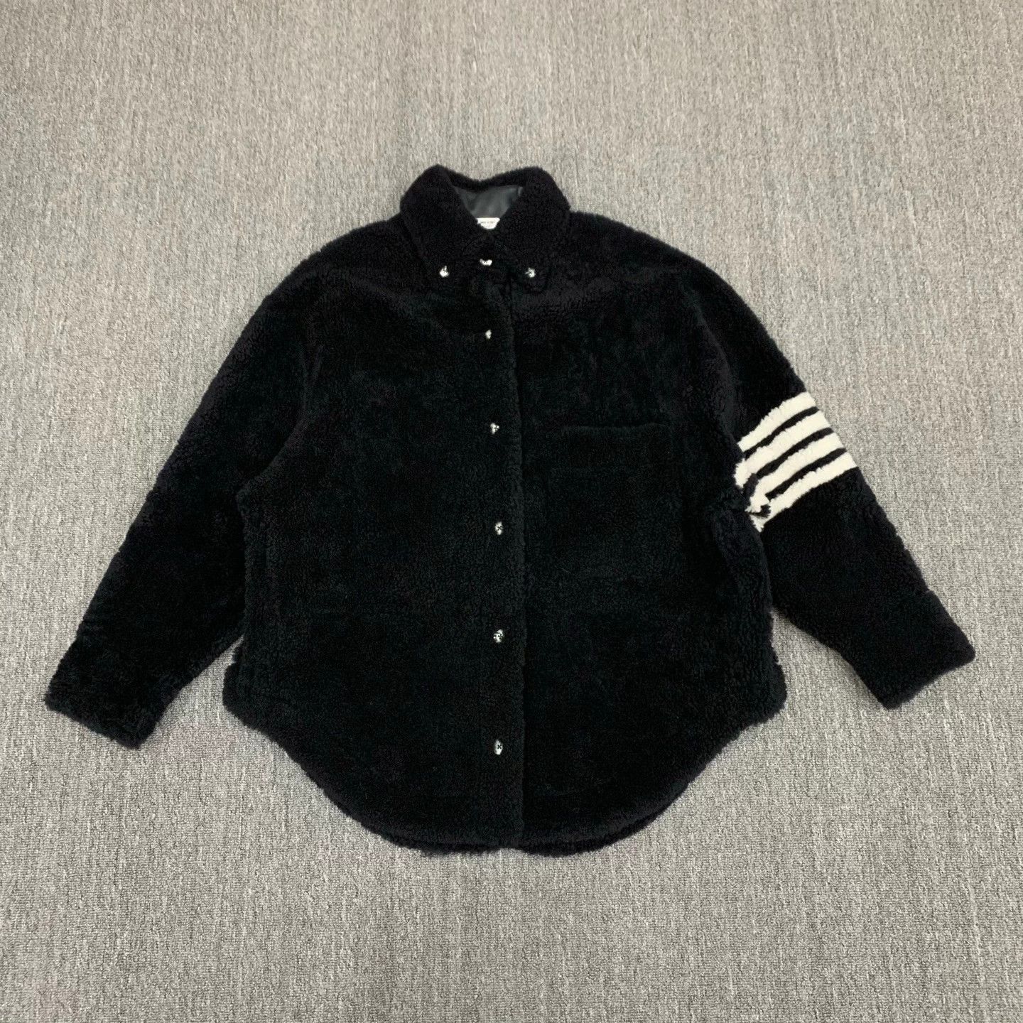 Thom Browne Thom Browne Black 4-Stripe Shearling Jacket 46 Size US S / EU 44-46 / 1 - 1 Thumbnail