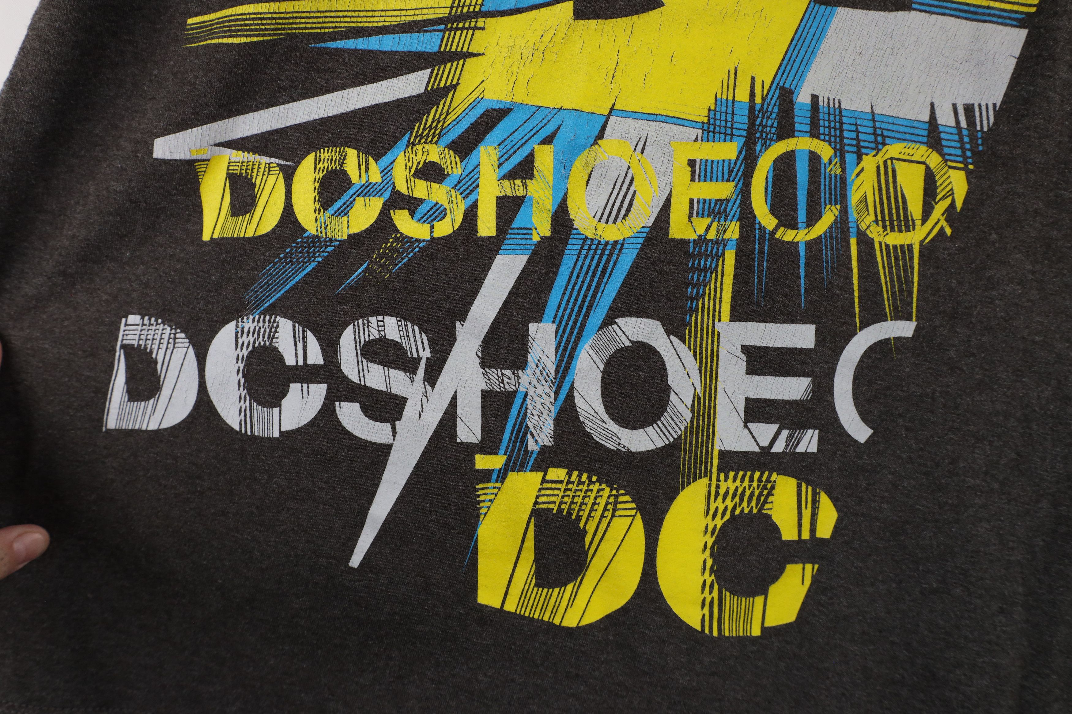 Vintage Vintage DC Shoes Spell Skateboarding Skateboard T-Shirt Gray Size US XS / EU 42 / 0 - 5 Thumbnail