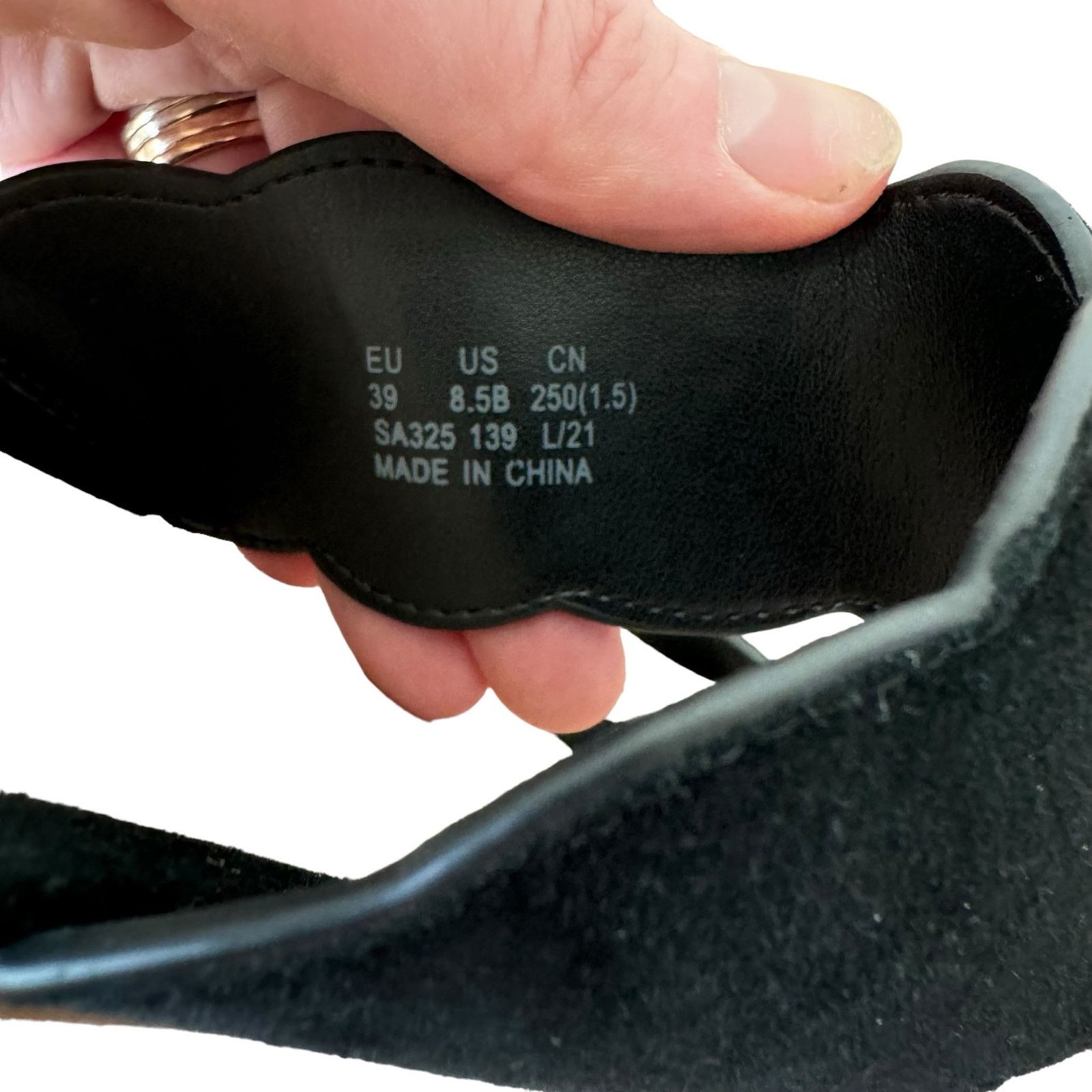 Stuart Weitzman STUART WEITZMAN Santorini scalloped suede sandals Black 8.5 Size US 8.5 / IT 38.5 - 4 Thumbnail