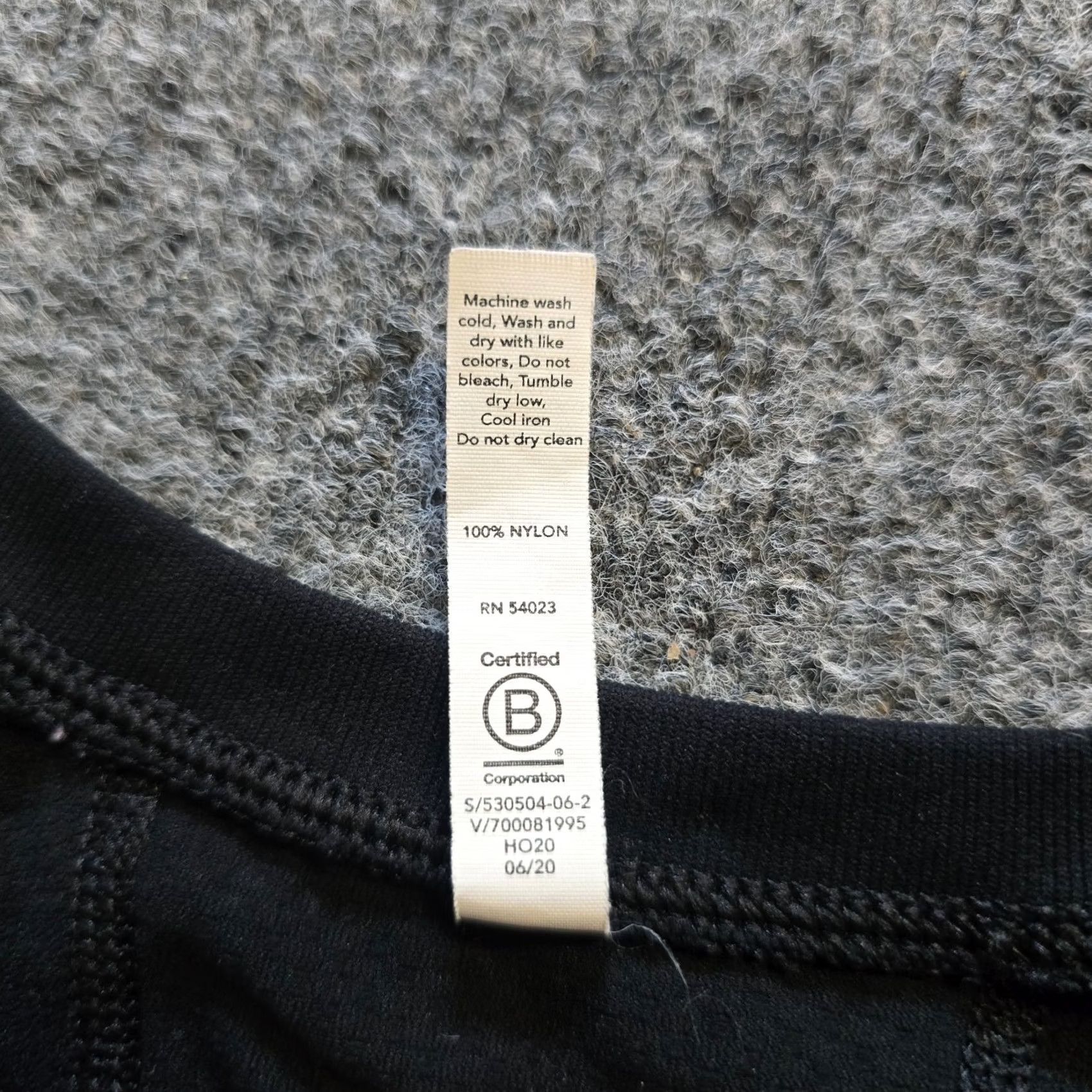 Athleta Athleta Top Womens Size Medium Black Stretch Performance Short Sleeve Athleisure Size XL / US 12-14 / IT 48-50 - 5 Thumbnail