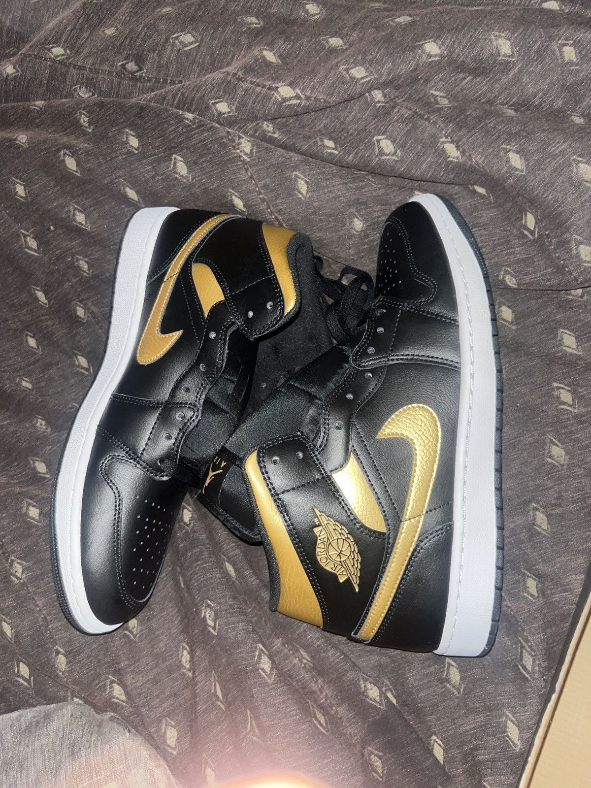 Jordan Brand Jordan 1 mids Size US 11 / EU 44 - 7 Thumbnail