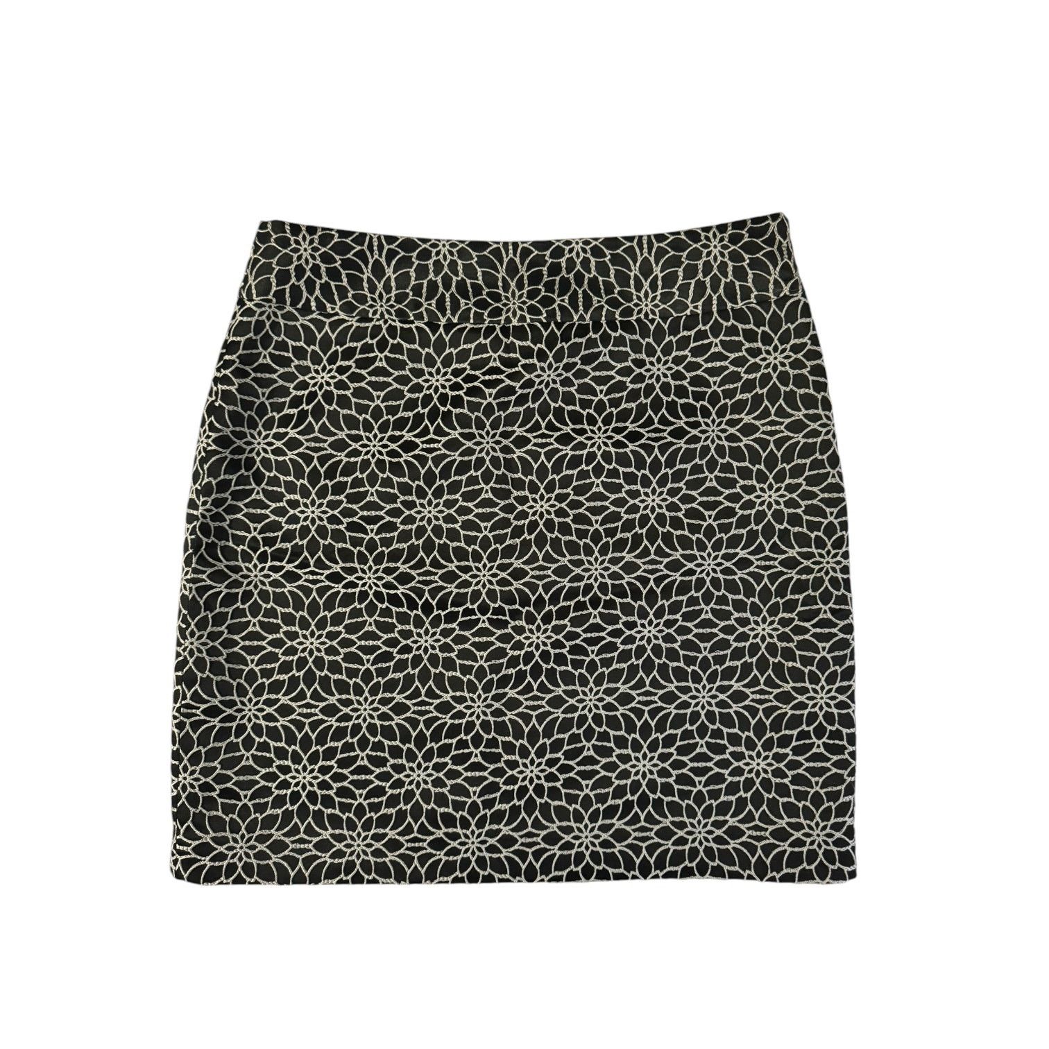Ann Taylor Ann Taylor Skirt Black with White Floral Stitched Pattern 8 Size 30" / US 8 / IT 44 - 1 Thumbnail