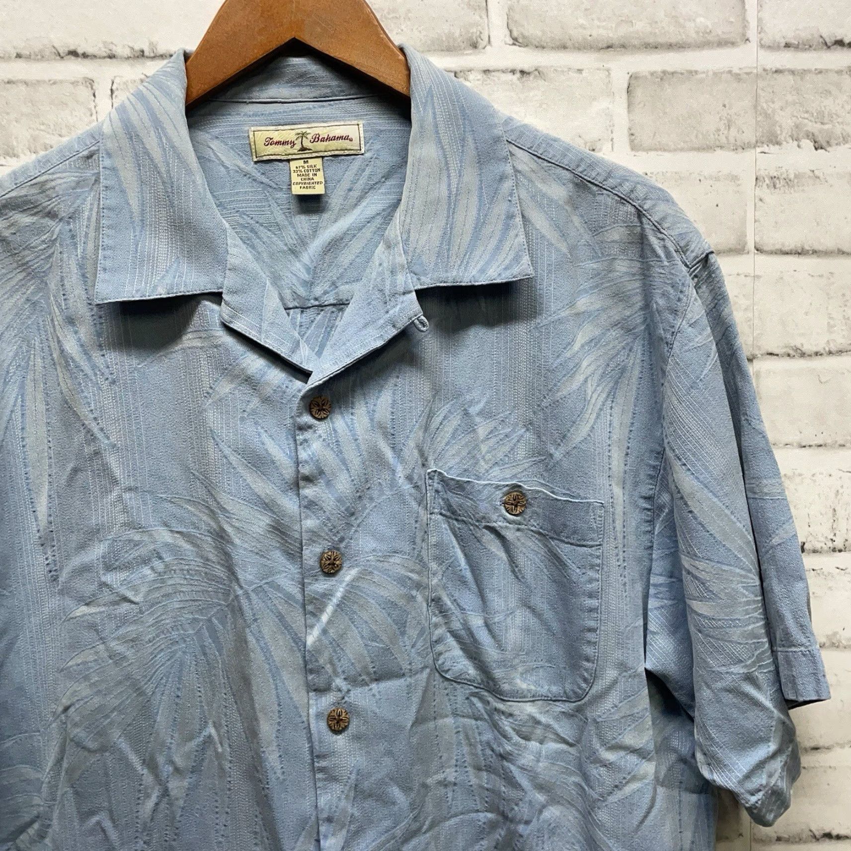 Tommy Bahama Tommy Bahama Hawaiian Shirt Mens M Light Blue Silk Blend Palm Print Button-Up Short Sleeve Beach Shirt Size US M / EU 48-50 / 2 - 2 Thumbnail