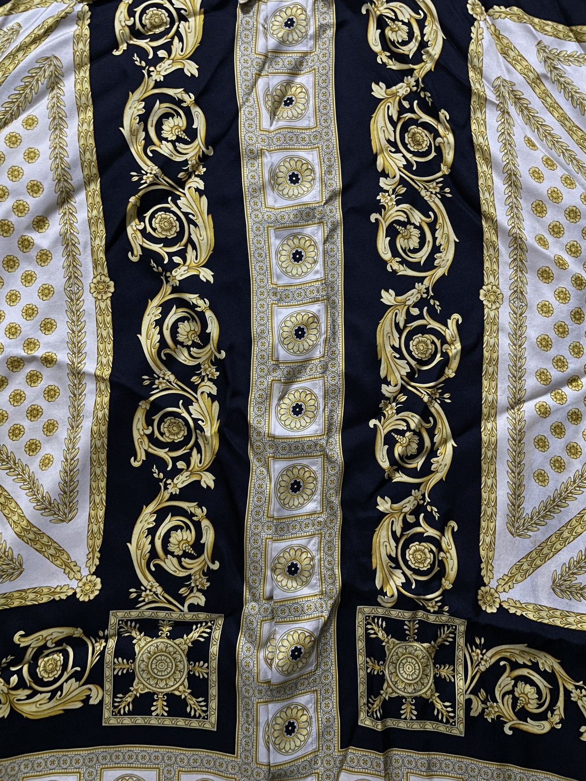 Versace 1994 Versace Classic V2 Baroque Print Silk Button Up Shirts Size US L / EU 52-54 / 3 - 7 Thumbnail