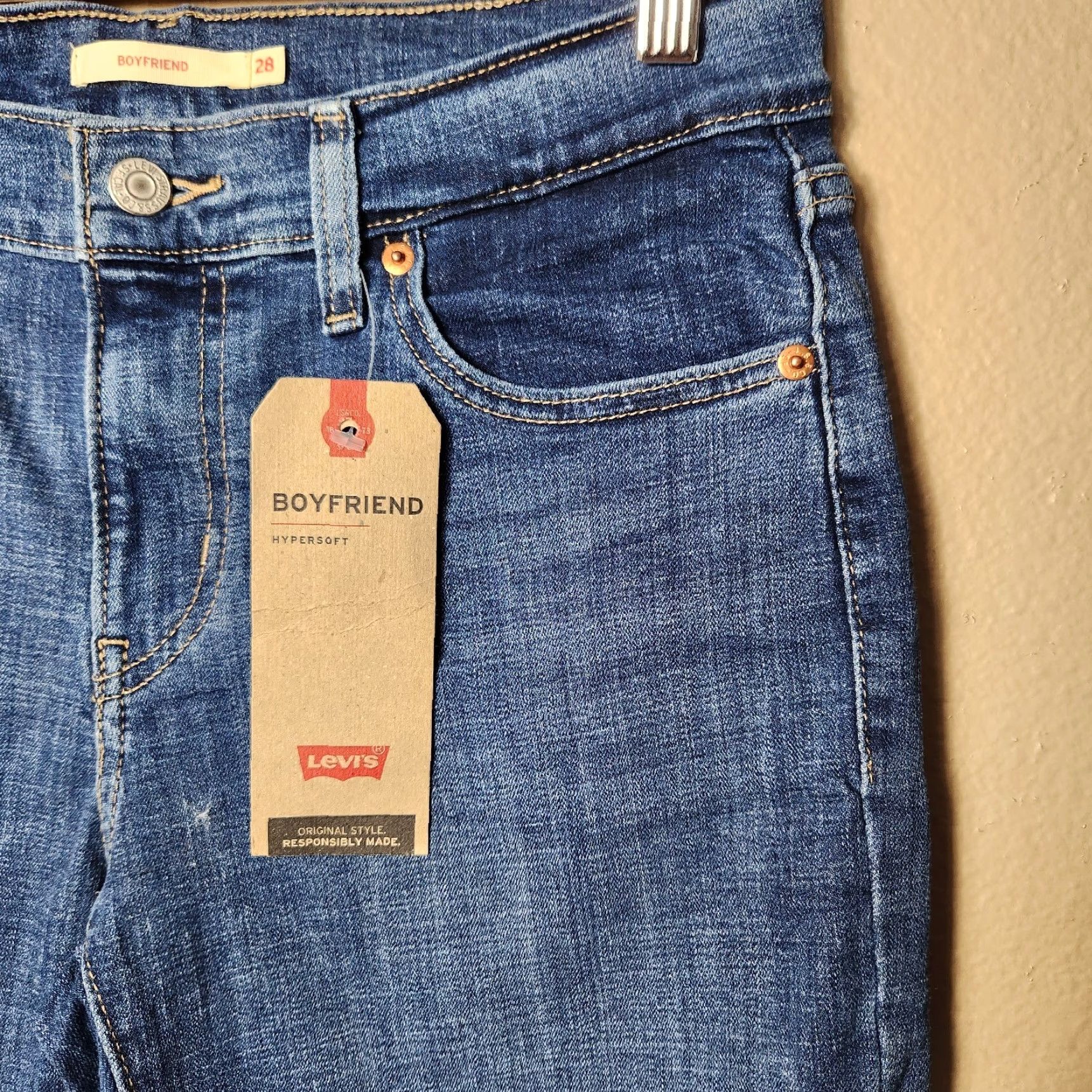 Levi's VINTAGE Levis Womens Boyfriend Hypersoft Lightly Distressed Cuffed Jeans Sz 28x27 NWT Size 28" / US 6 / IT 42 - 3 Thumbnail