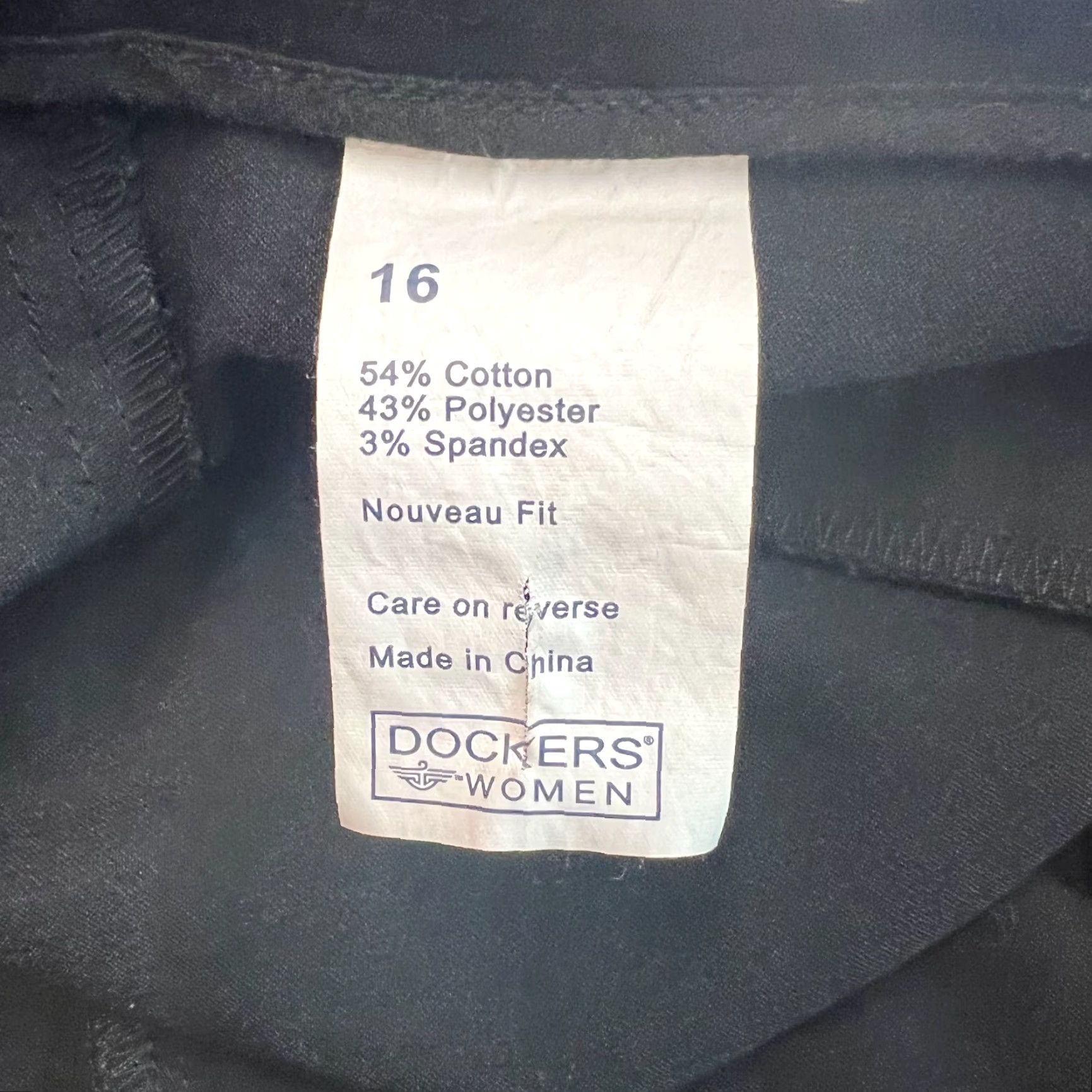 Dockers Dockers Womens Nouveau Fit Cuffed Hem Mid Rise Straight Capri Pants Sz 16 Black Size 38" / US 16 / IT 52 - 6 Thumbnail