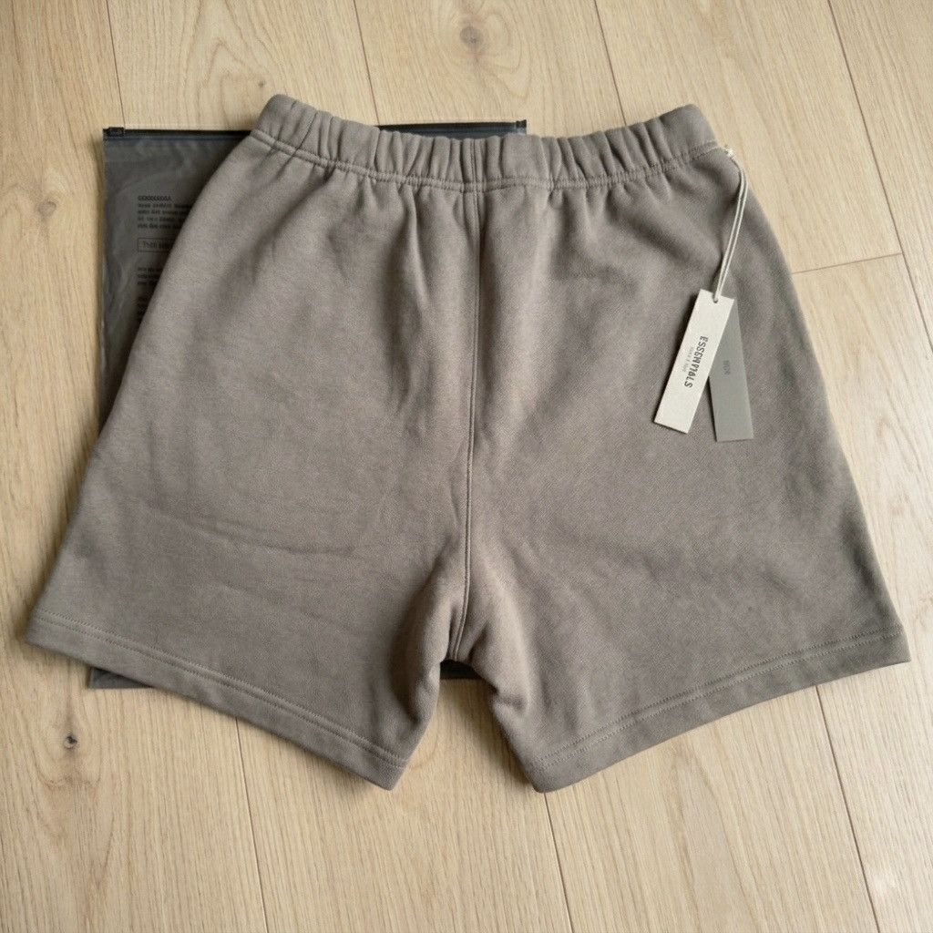 Essentials FEAR OF GOD ESSENTIAL OFFBLACK SWEATSHORT Size US 30 / EU 46 - 2 Thumbnail