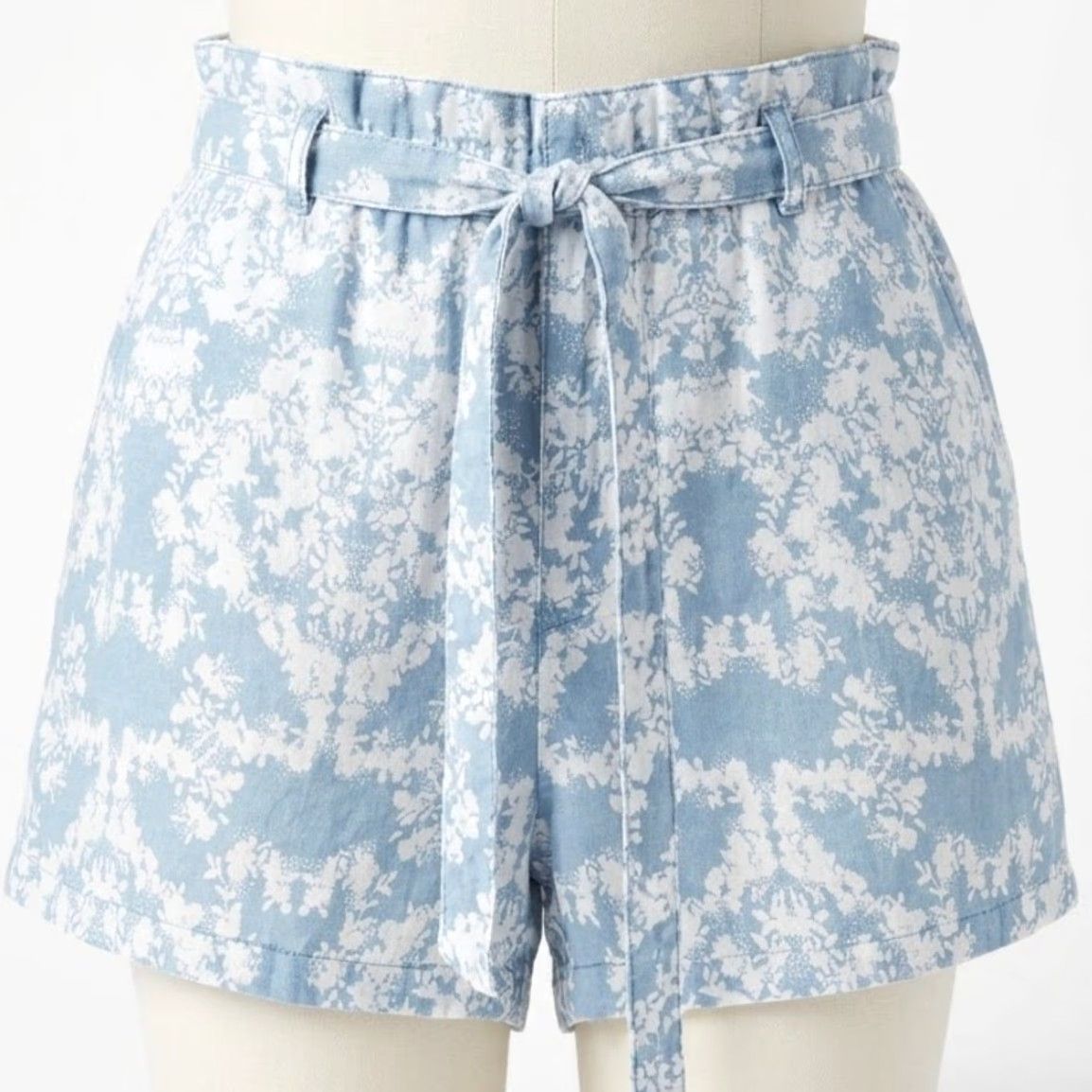 Vintage Knox Rose Shorts S Blue White Floral Bohemian Lightweight Beach Casual Womens Regular Rise High Inseam 2 in. 100% Lyocell Size 28" / US 6 / IT 42 - 2 Thumbnail