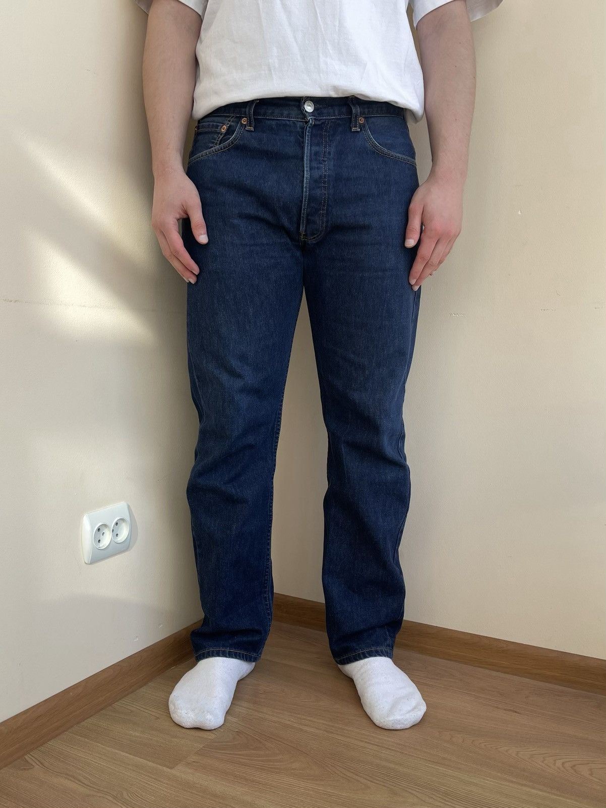 Levi's 501 Tapered Regular Fit 5 Pocket Denim Jeans 2000s 31x30 L30 Size US 31 - 3 Thumbnail