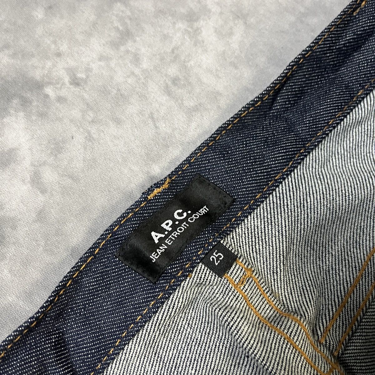 A.P.C. A.P.C. NEW STANDARD RAW DENIM JEANS DARK INDIGO MINIMALIST Size US 26 / EU 42 - 5 Thumbnail