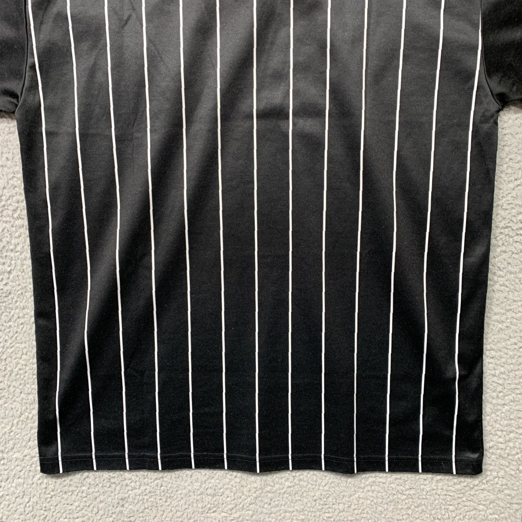 X-LARGE Black & White Ref Gear Men’s Uniform Shirt Stripes XL Collared Pocket Short Sleeve Pullover Workwear Activewear Shirt Mens Size US XL / EU 56 / 4 - 6 Thumbnail