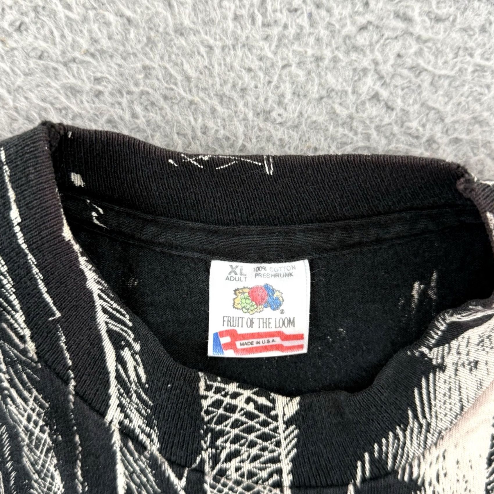Fruit Of The Loom VINTAGE Fruit of the Loom Shirt Mens XL Black Wolf Nature 90s Short Sleeve USA Size US XL / EU 56 / 4 - 6 Thumbnail