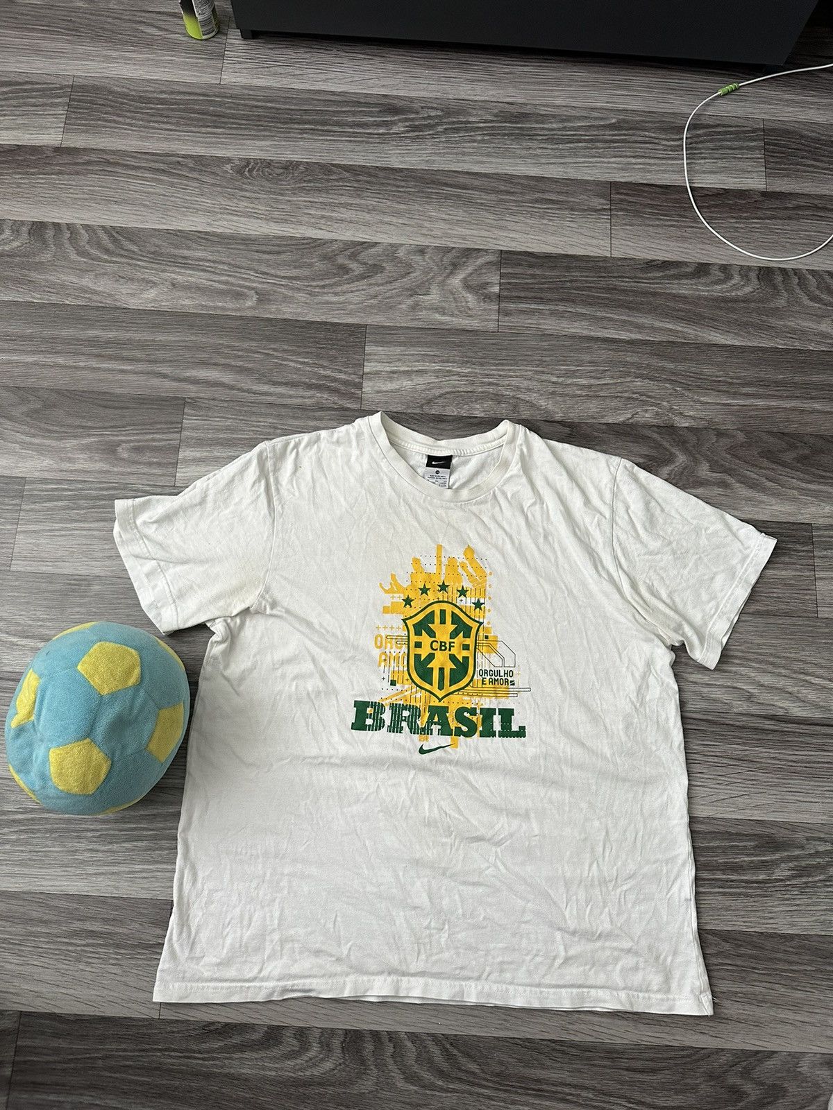 Nike Nike Vintage 90s Brazil Big Logo Neymar T shirt hype Size US XL / EU 56 / 4 - 1 Thumbnail
