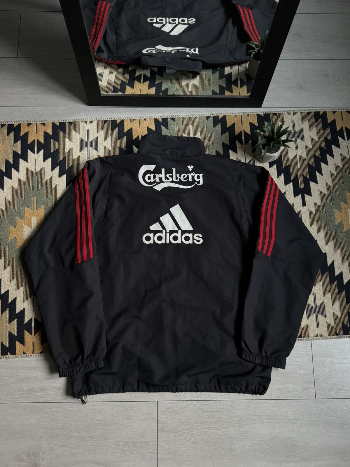 Adidas Vintage Adidas Liverpool 09/10 Carlsberg Nylon Jacket Size US L / EU 52-54 / 3 - 2 Thumbnail