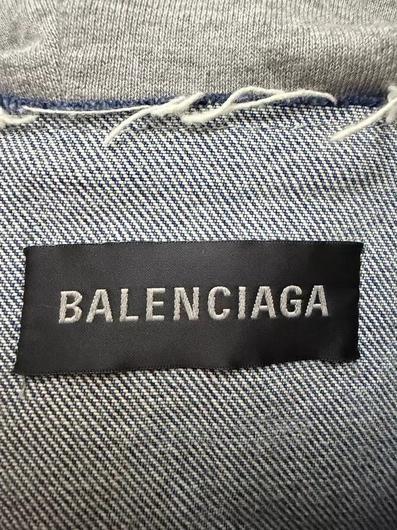 Balenciaga Balenciaga Solid Color Decorative Button Hooded Denim Jack Size XXS / US 00 / IT 34 - 4 Thumbnail