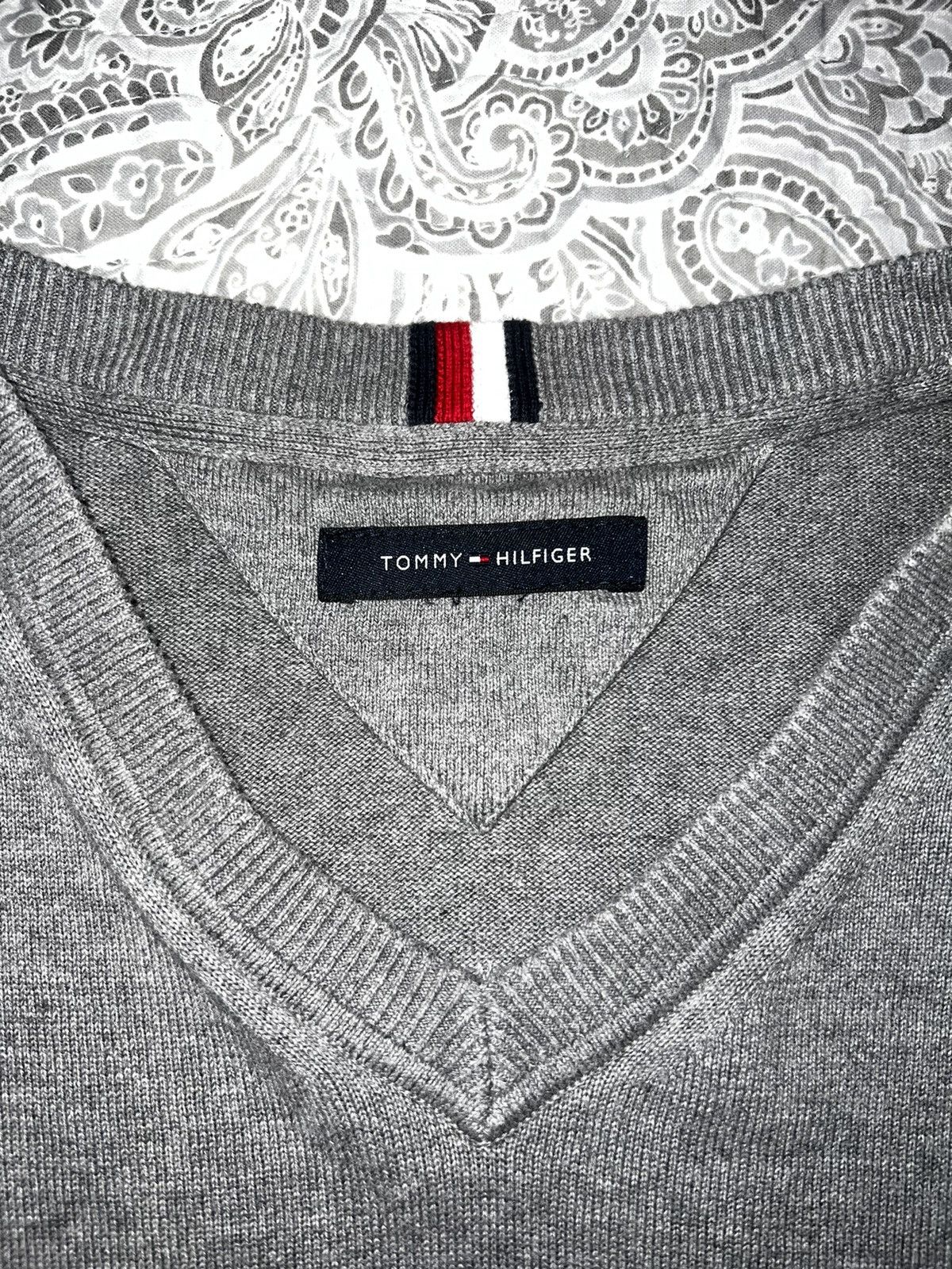 Tommy Hilfiger Tommy Hilfiger Gray V-Neck Sweater Size US M / EU 48-50 / 2 - 8 Thumbnail