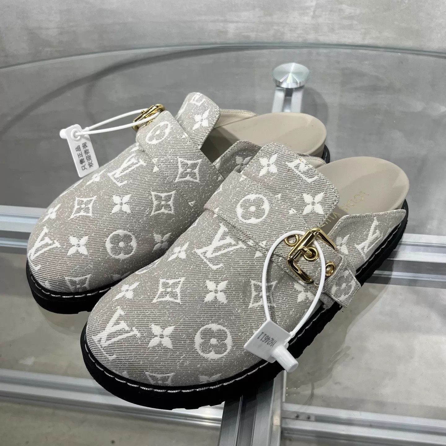 Louis Vuitton LV cosy gray all over print Birkenstock UK3/37 Size US 6.5 / IT 36.5 - 2 Thumbnail