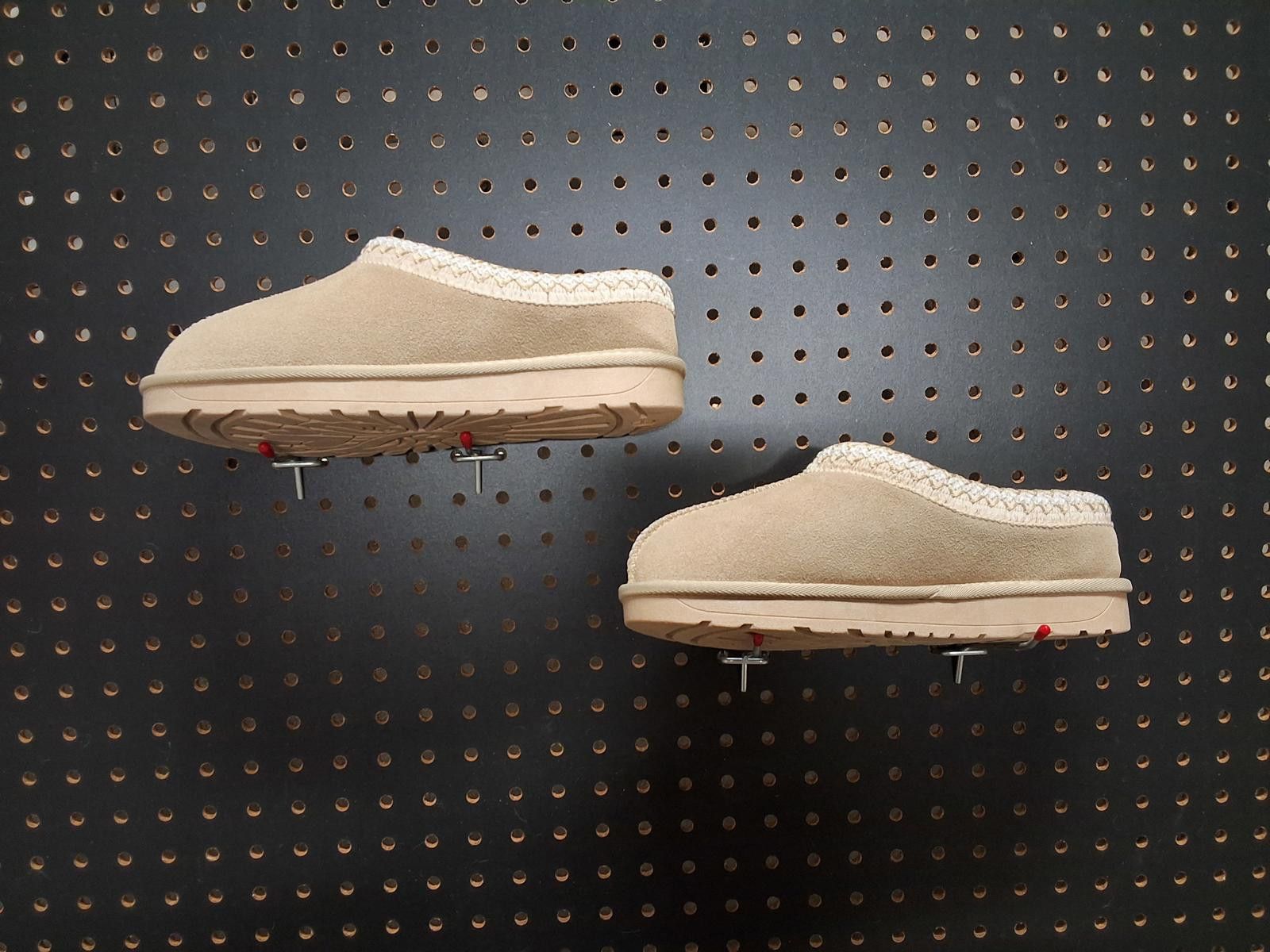 Unknown London Cozy Beige Women's Slippers - Grab 'Em Before They're Gone! Size US 7.5 / IT 37.5 - 1 Thumbnail