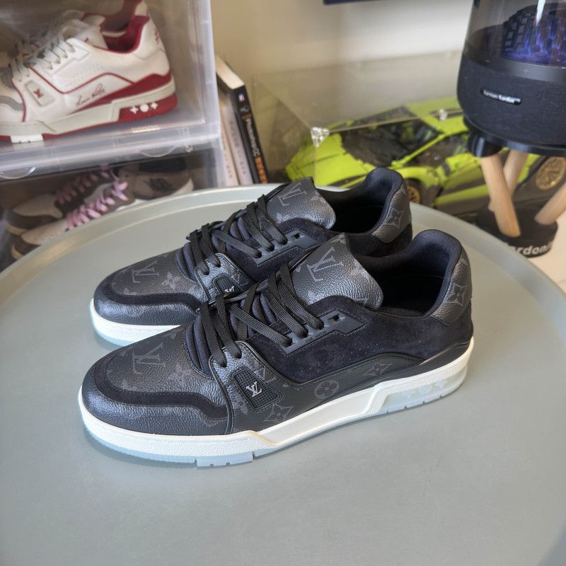 Louis Vuitton Louis Vuitton Stylish Low-top Trainers for Men 0079 Size US 10 / EU 43 - 1 Thumbnail