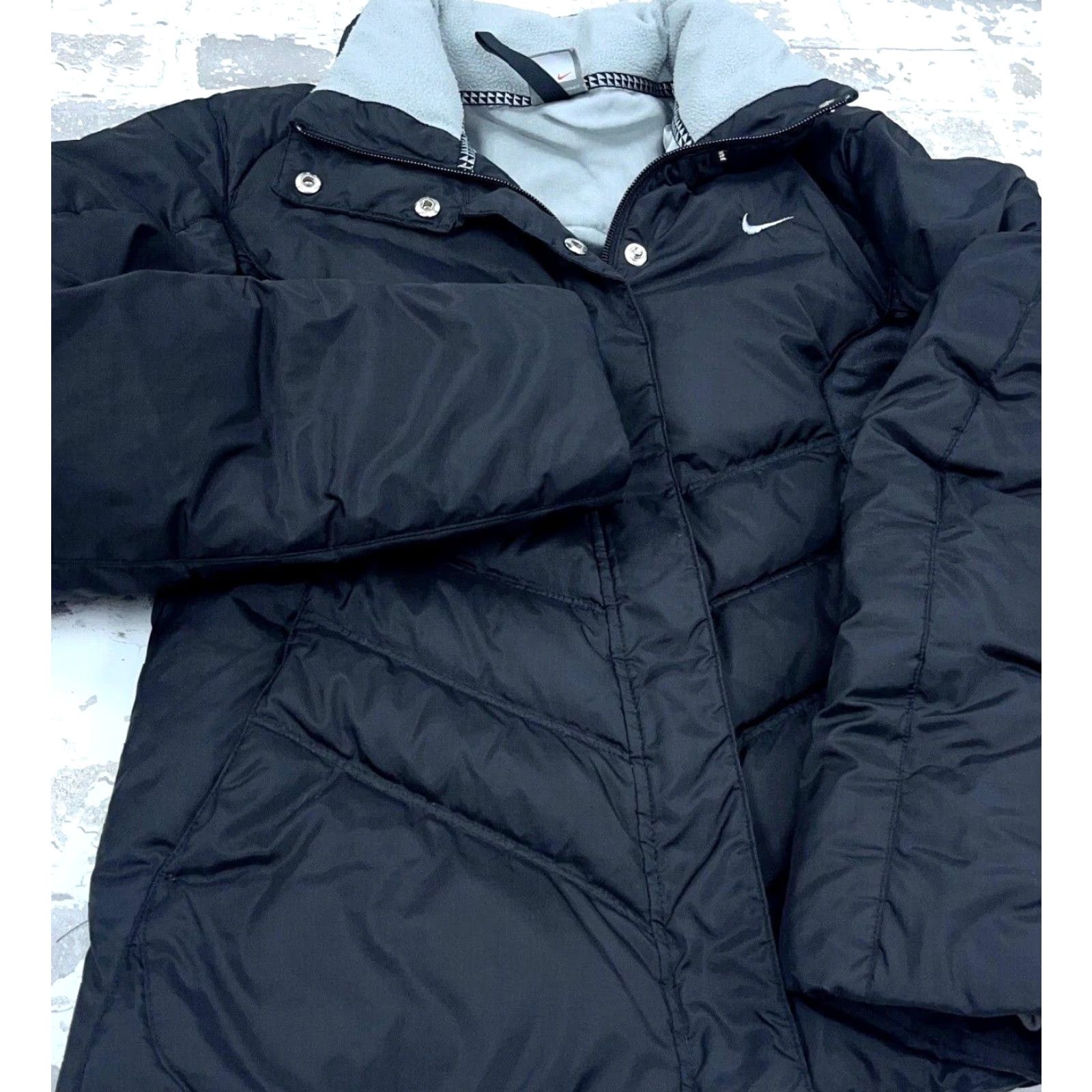 Nike VINTAGE Nike Puffer Jacket Women S Black Down Fill 2000s Swoosh Hooded Size S / US 4 / IT 40 - 5 Thumbnail