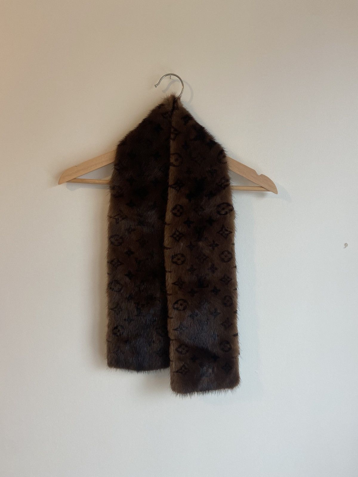 Louis Vuitton Louis Vuitton 2015 Monogram Mink Stole Size ONE SIZE - 1 Thumbnail