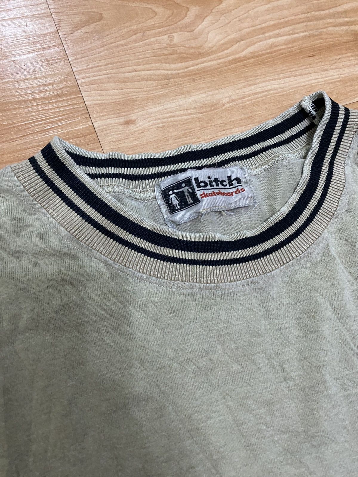Santa Cruz Skateboards Vintage bitch skateboards longsleeve tshirt Size US L / EU 52-54 / 3 - 7 Thumbnail