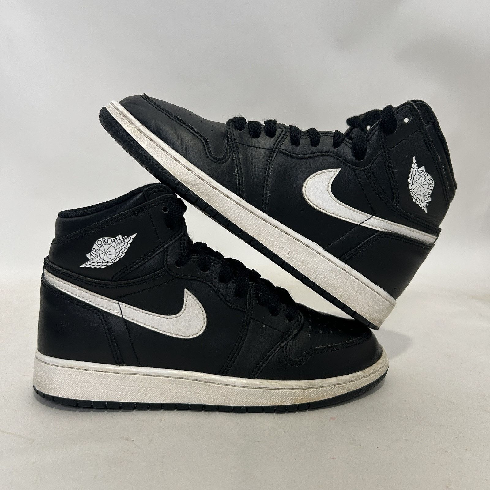 Nike Nike Air Jordan 1 Retro High BG “Black White/Ying Yang” Size US 5.5 / IT 35.5 - 1 Thumbnail