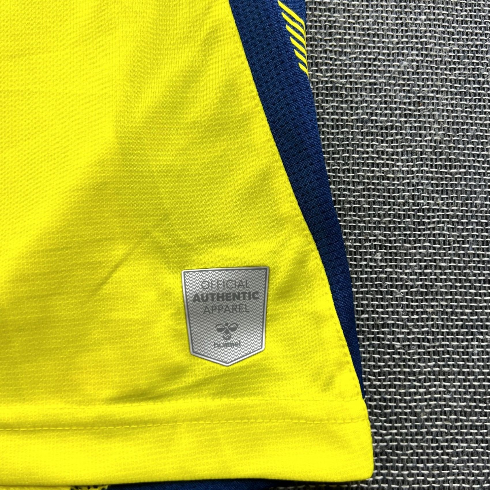 Hummel VINTAGE Brondby 2019 2020 Home Mens Football Jersey Small Hummel Shirt Camiseta Size US S / EU 44-46 / 1 - 3 Thumbnail