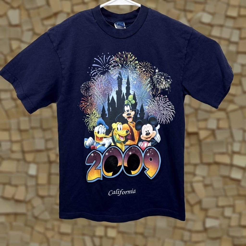 Disney Disney T-Shirt Medium Blue 2009 California Mickey Goofy Pluto 90s Cartoon Shirt Mens Non-N/A Size US M / EU 48-50 / 2 - 1 Thumbnail