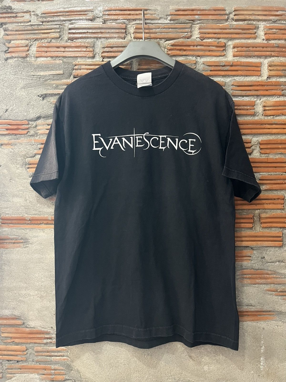 Band Tees Vintage EVANESCENCE Logo 2003’s (faded right arm) Band Size US L / EU 52-54 / 3 - 2 Thumbnail