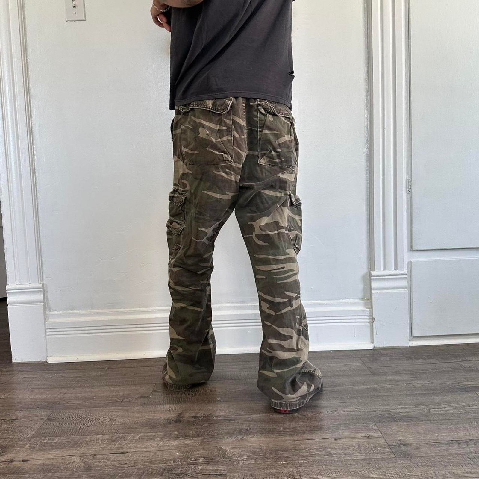 Vintage Vintage 00s Baggy Woodland Camo Wrangler Faded Cargo Pants Size US 36 / EU 52 - 3 Thumbnail