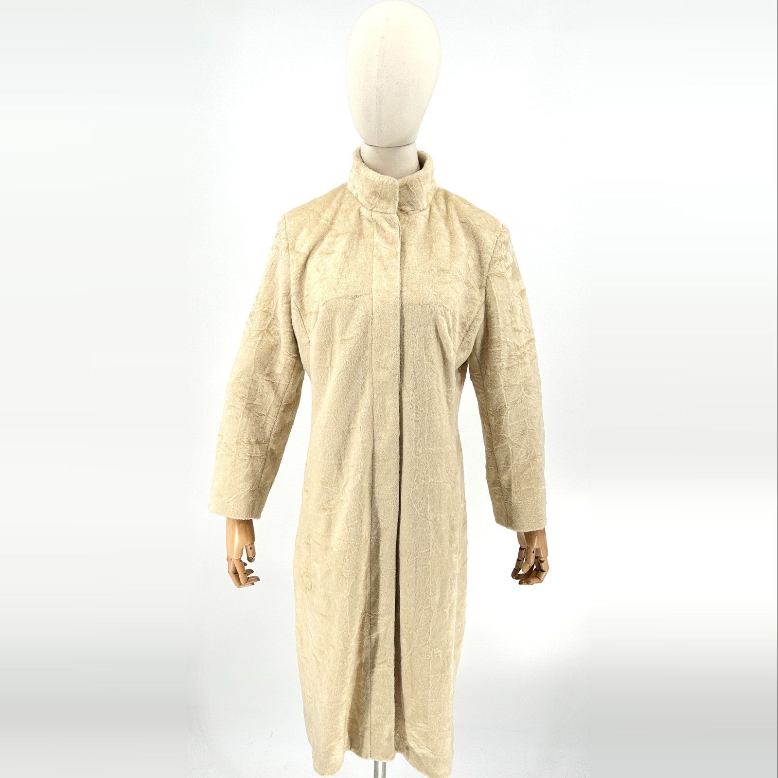 Vintage Vintage 90s Cream Faux Fur Longline Winter Coat Size M / US 6-8 / IT 42-44 - 1 Thumbnail