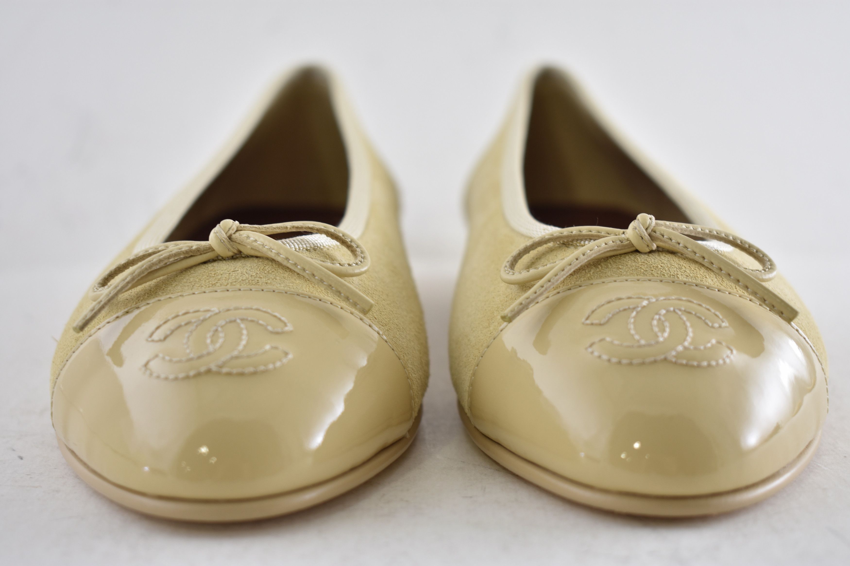 Chanel 26A Suede Patent CC Logo Bow Tie Ballet Ballerina Flat 38 Size US 8 / IT 38 - 10 Thumbnail