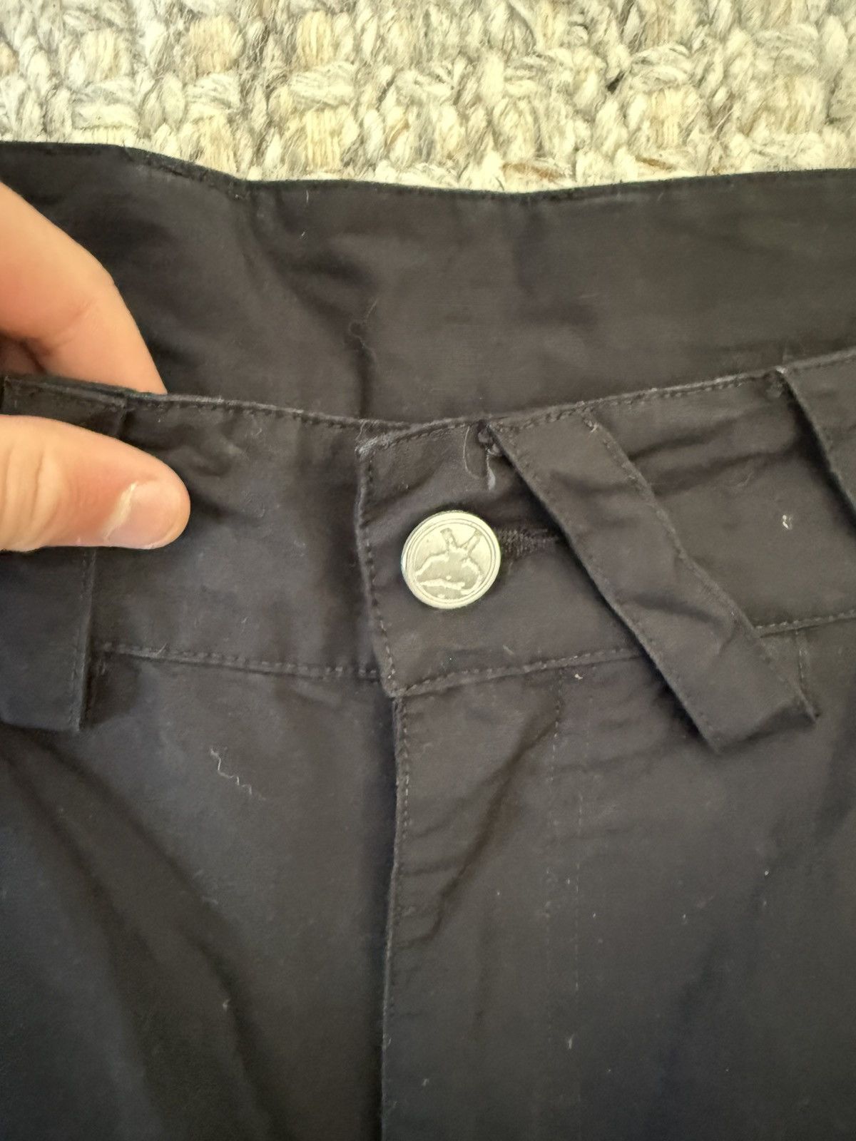basketcase gallery Basketcase gallery size 30 black pleated cargo pants/ shorts Size US 30 / EU 46 - 2 Thumbnail